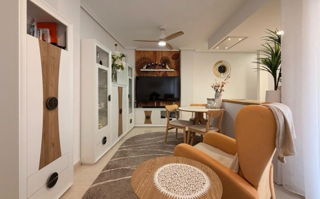 Apartment - Resale - Torrevieja -
                Centro