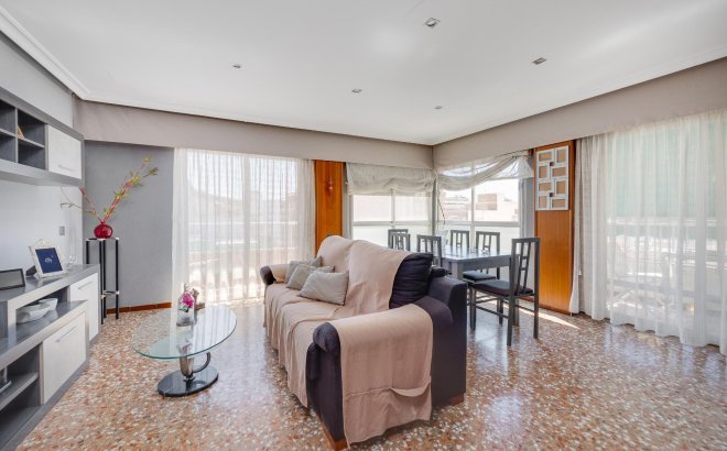 Apartment - Resale - Torrevieja -
                Centro