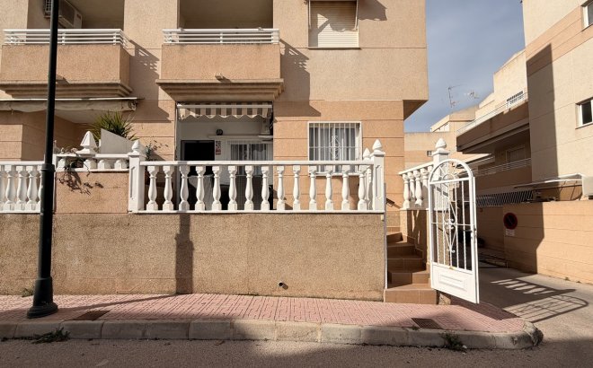 Apartment - Resale - Torrevieja - Urb. Calas Blancas III