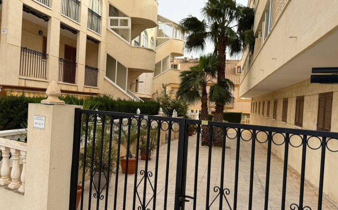 Appartement - Herverkoop - Orihuela Costa - La Regia