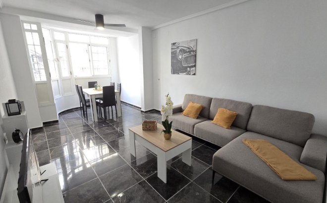 Appartement - Herverkoop - Torrevieja - Centro - Muelle Pesquero