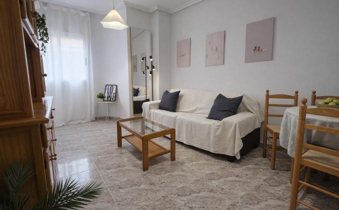 Appartement - Herverkoop - Torrevieja - Centro - Muelle Pesquero