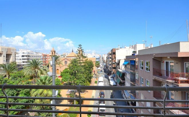 Appartement - Herverkoop - Torrevieja -
                Centro