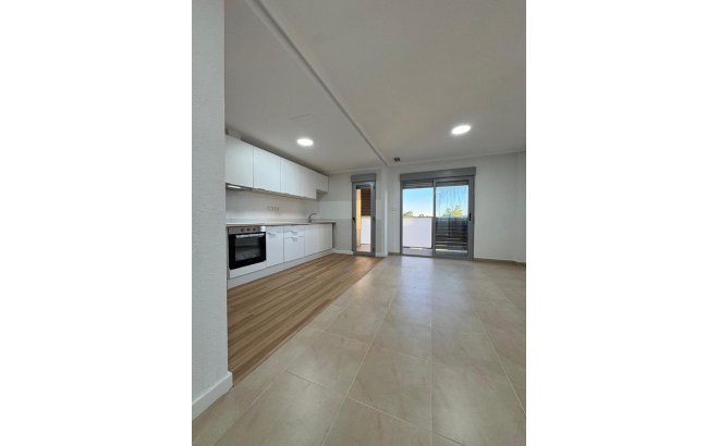 Appartement - Herverkoop - Torrevieja -
                Centro
