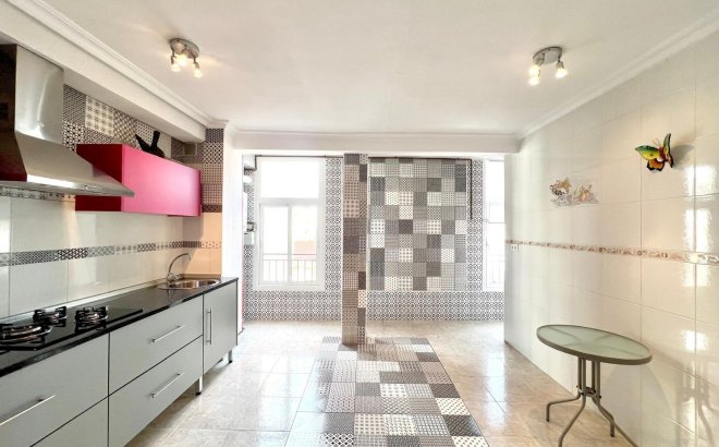 Appartement - Herverkoop - Torrevieja - Paseo Maritimo