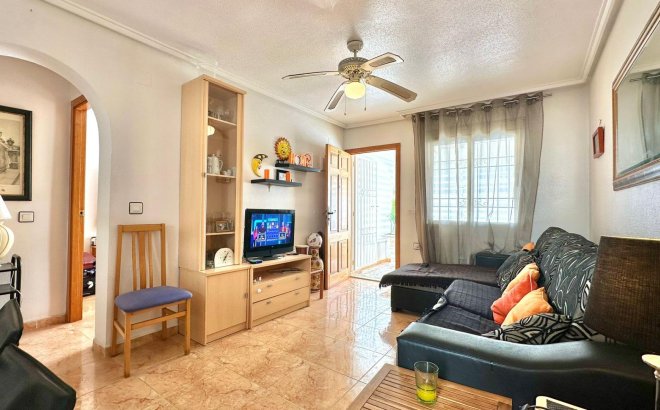 Bungalow - Herverkoop -
            Torrevieja - 87460