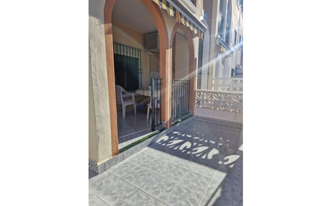 Bungalow - Herverkoop - Torrevieja - Playa De Los Naufragos