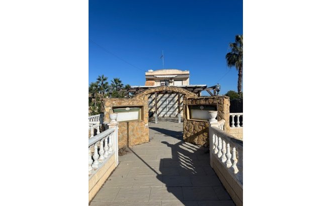 Commercial - Herverkoop - Las Fillipinas - Las Fillipinas