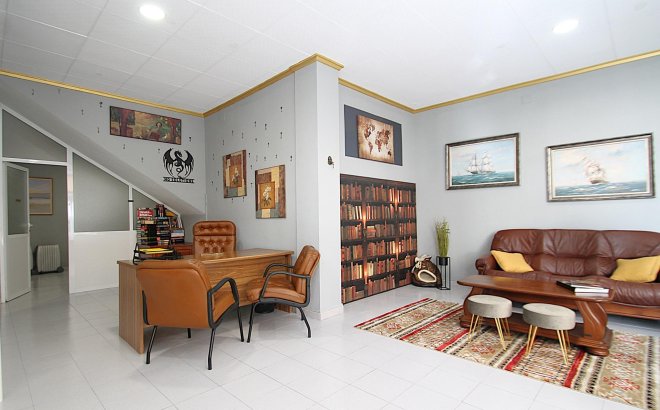 Commercial - Herverkoop - Torrevieja - Las Piscinas Naturales