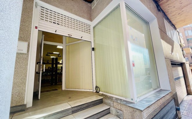 Commercial - Resale -
            Torrevieja - 68537
