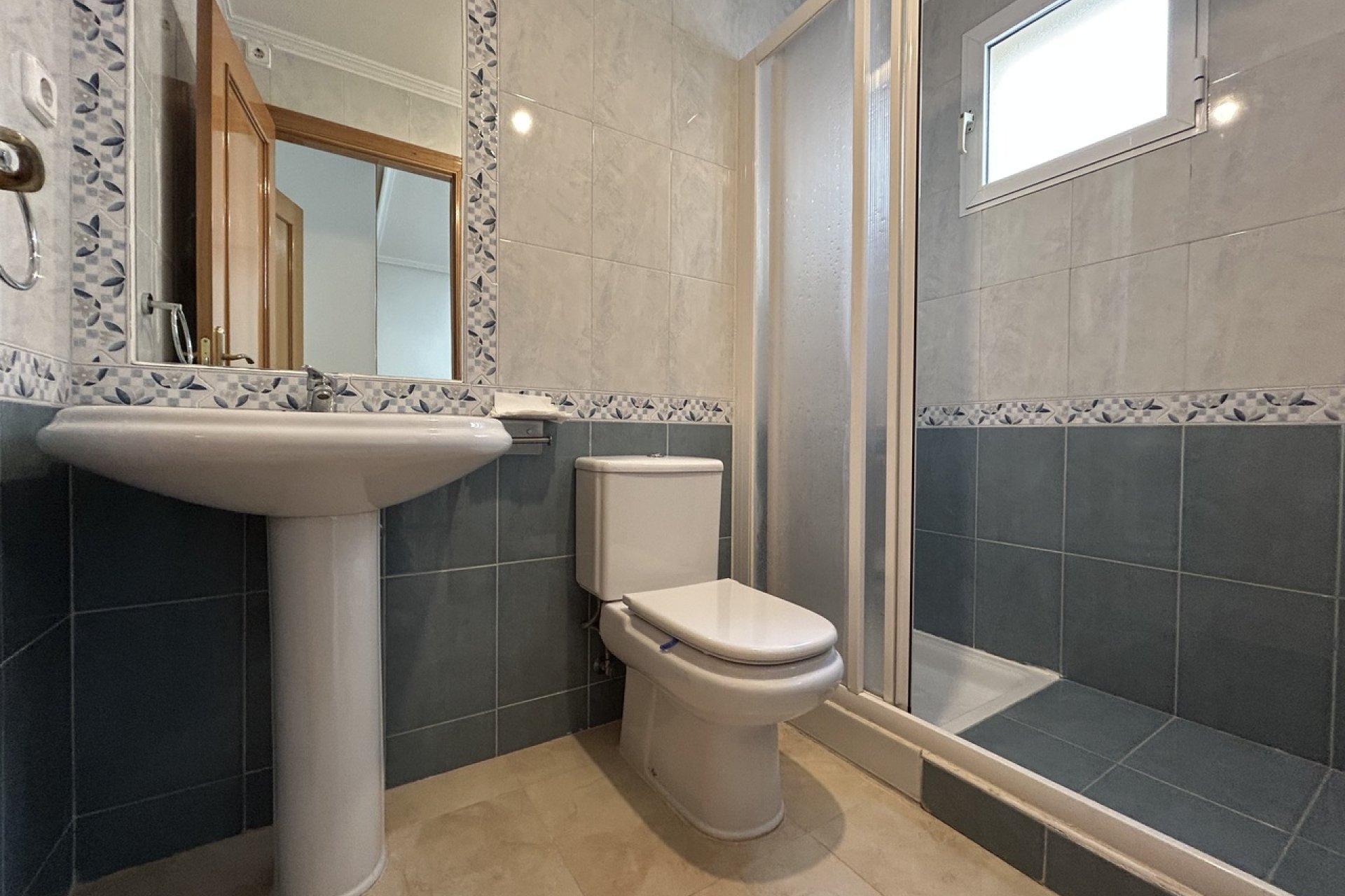 Herverkoop - Appartement -
2778 - Inland