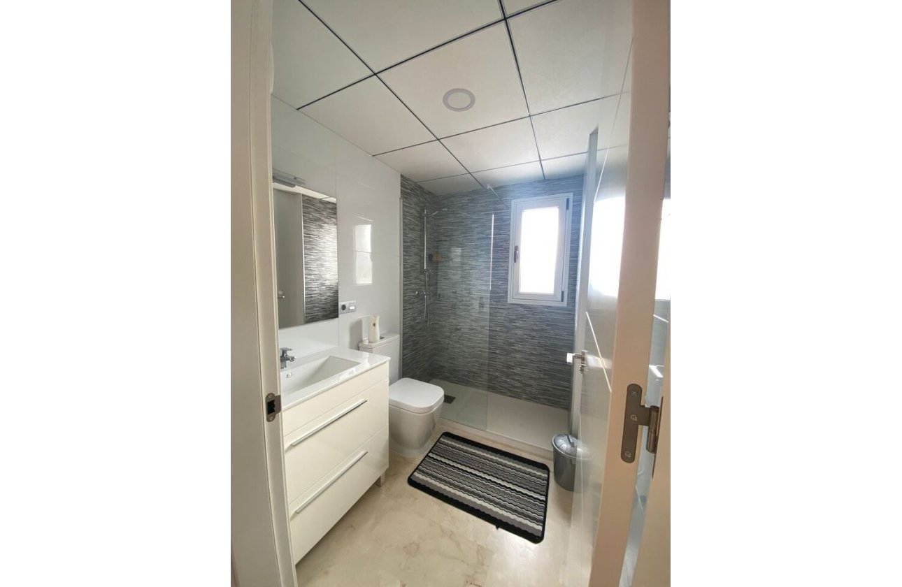 Herverkoop - Appartement -
Dehesa de Campoamor - Las Filipinas