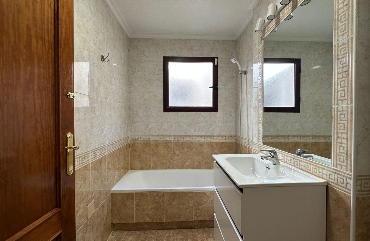 Herverkoop - Appartement -
Orihuela Costa - Campoamor