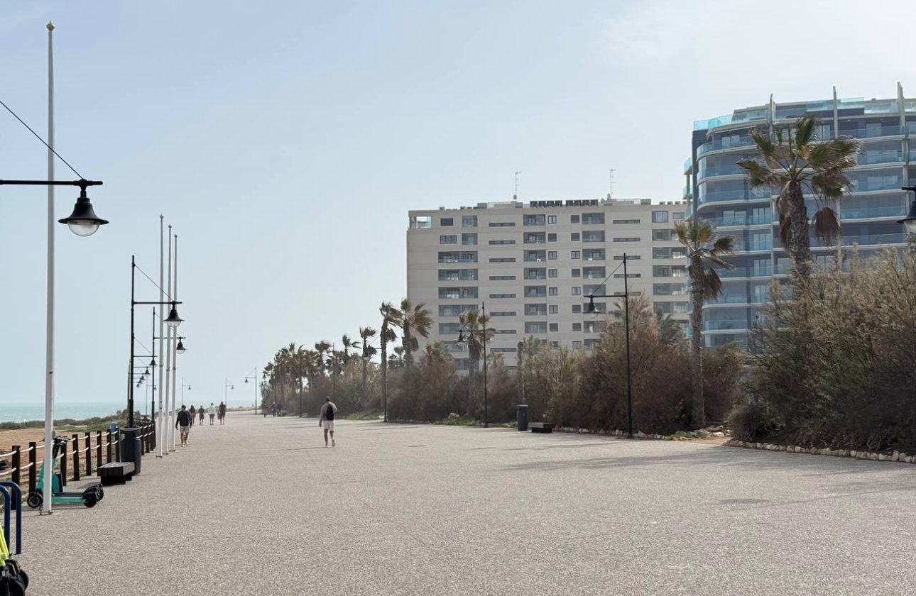 Herverkoop - Appartement -
Orihuela Costa - Punta Prima