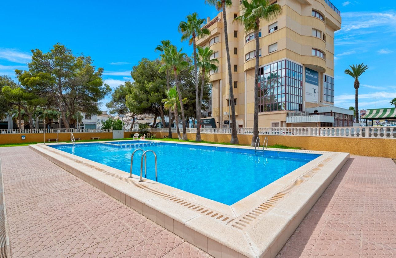 Herverkoop - Appartement -
Punta Prima - Costa Blanca