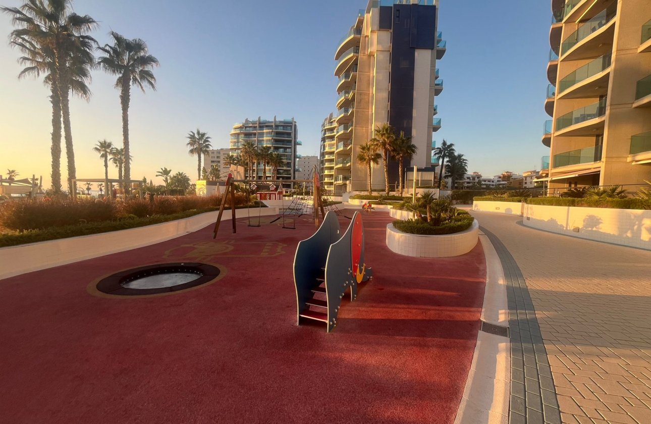 Herverkoop - Appartement -
Punta Prima - Costa Blanca