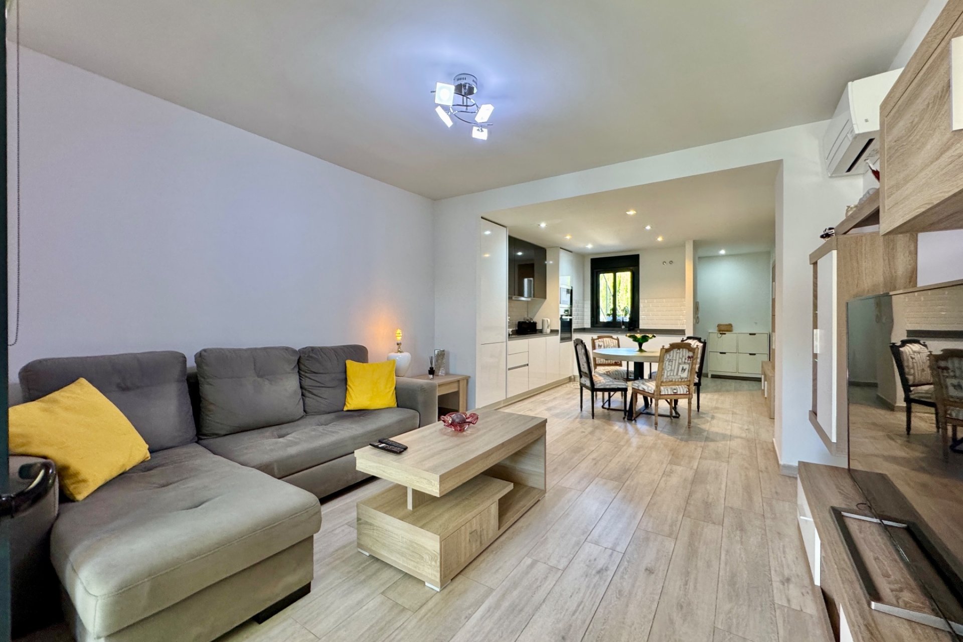 Herverkoop - Appartement -
San Miguel de Salinas - Inland