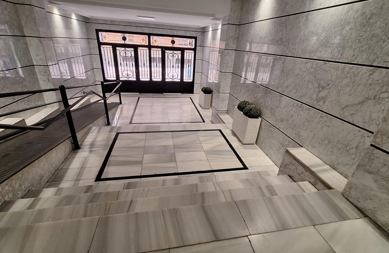 Herverkoop - Appartement -
Torrevieja - Acequion