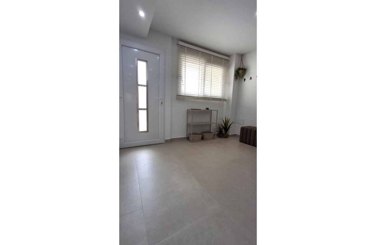 Herverkoop - Appartement -
Torrevieja - Acequion