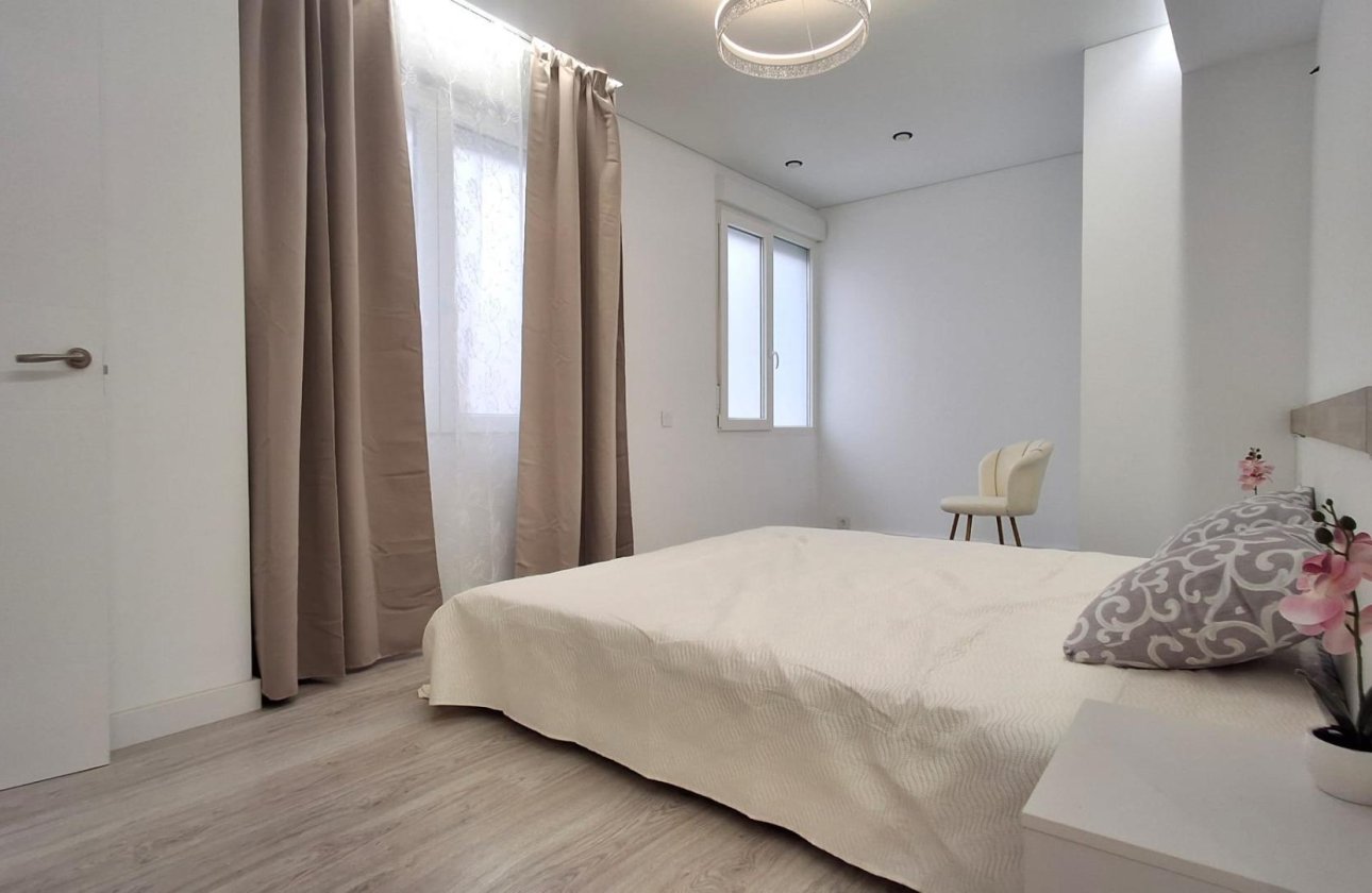 Herverkoop - Appartement -
Torrevieja - Acequion