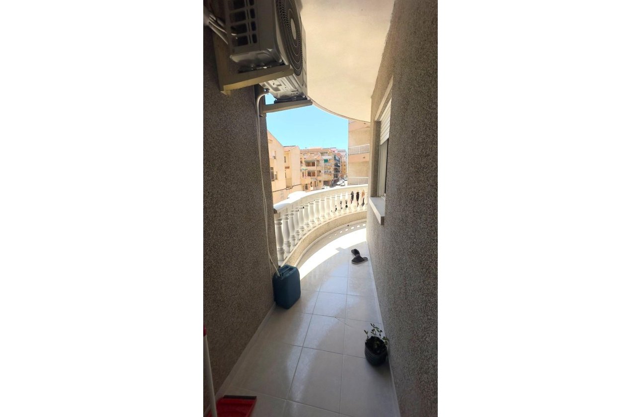 Herverkoop - Appartement -
Torrevieja - Acequion