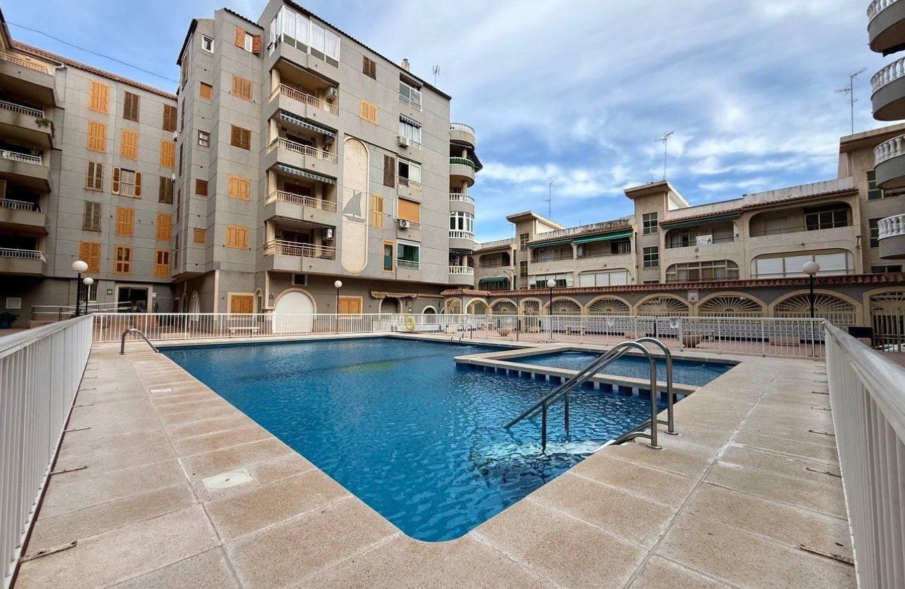 Herverkoop - Appartement -
Torrevieja - Acequion
