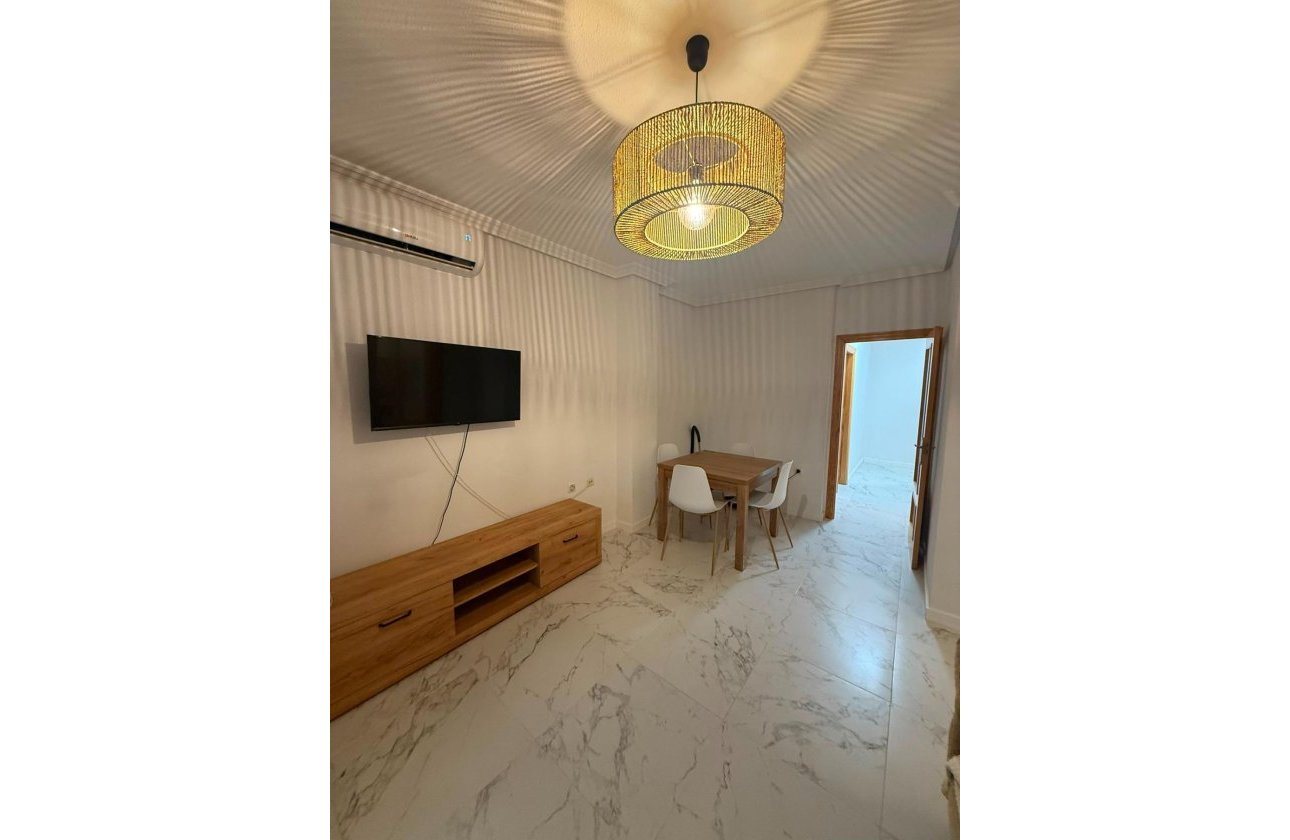 Herverkoop - Appartement -
Torrevieja - Acequion