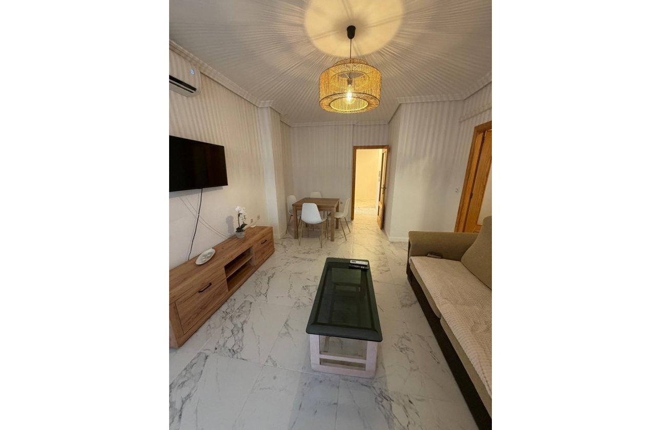 Herverkoop - Appartement -
Torrevieja - Acequion