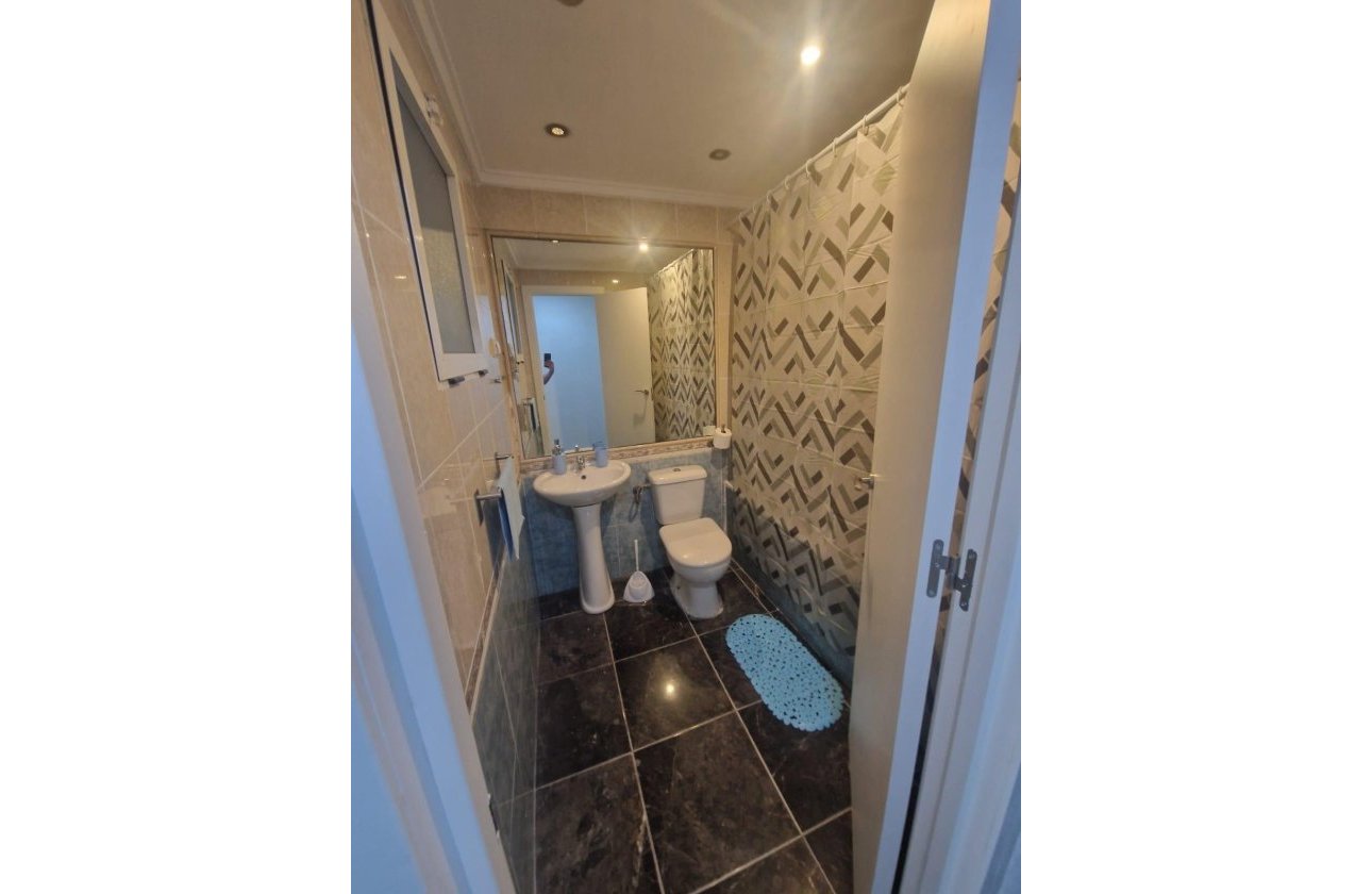 Herverkoop - Appartement -
Torrevieja - Centro - Muelle Pesquero