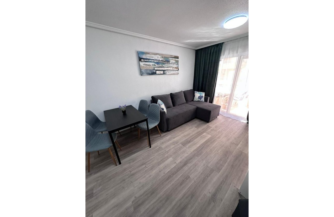 Herverkoop - Appartement -
Torrevieja - Centro - Muelle Pesquero