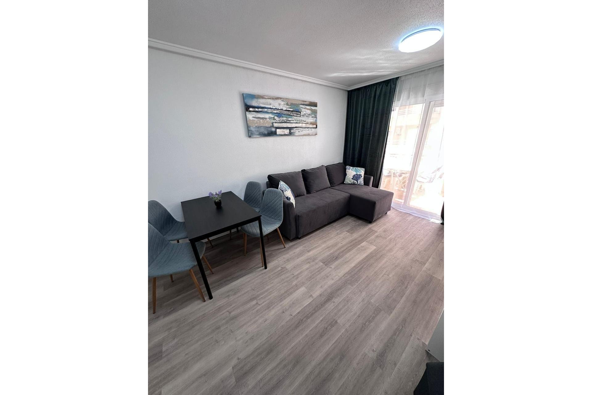 Herverkoop - Appartement -
Torrevieja - Centro - Muelle Pesquero