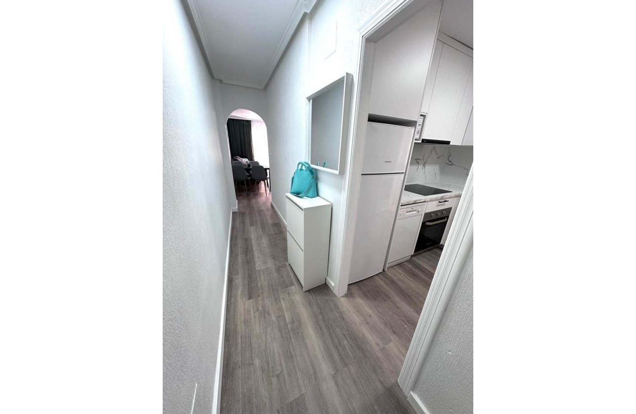 Herverkoop - Appartement -
Torrevieja - Centro - Muelle Pesquero