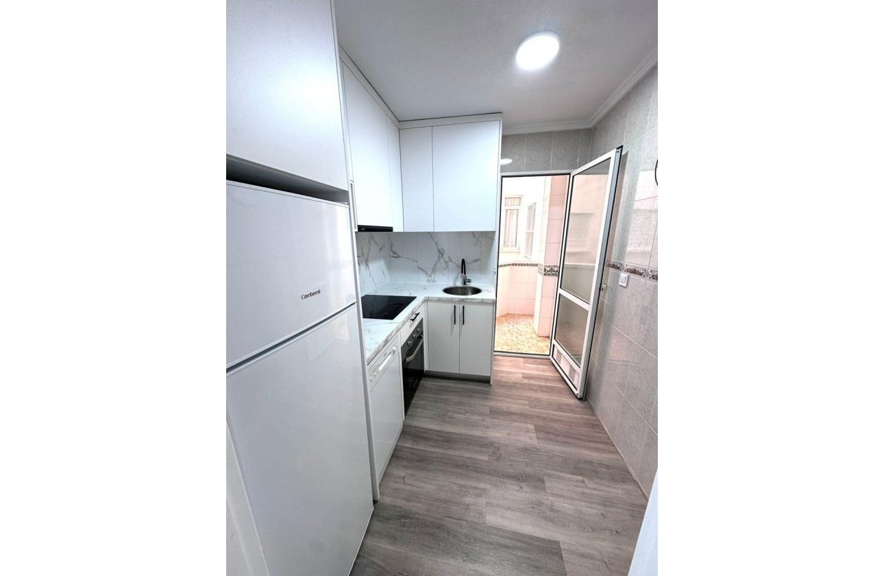 Herverkoop - Appartement -
Torrevieja - Centro - Muelle Pesquero