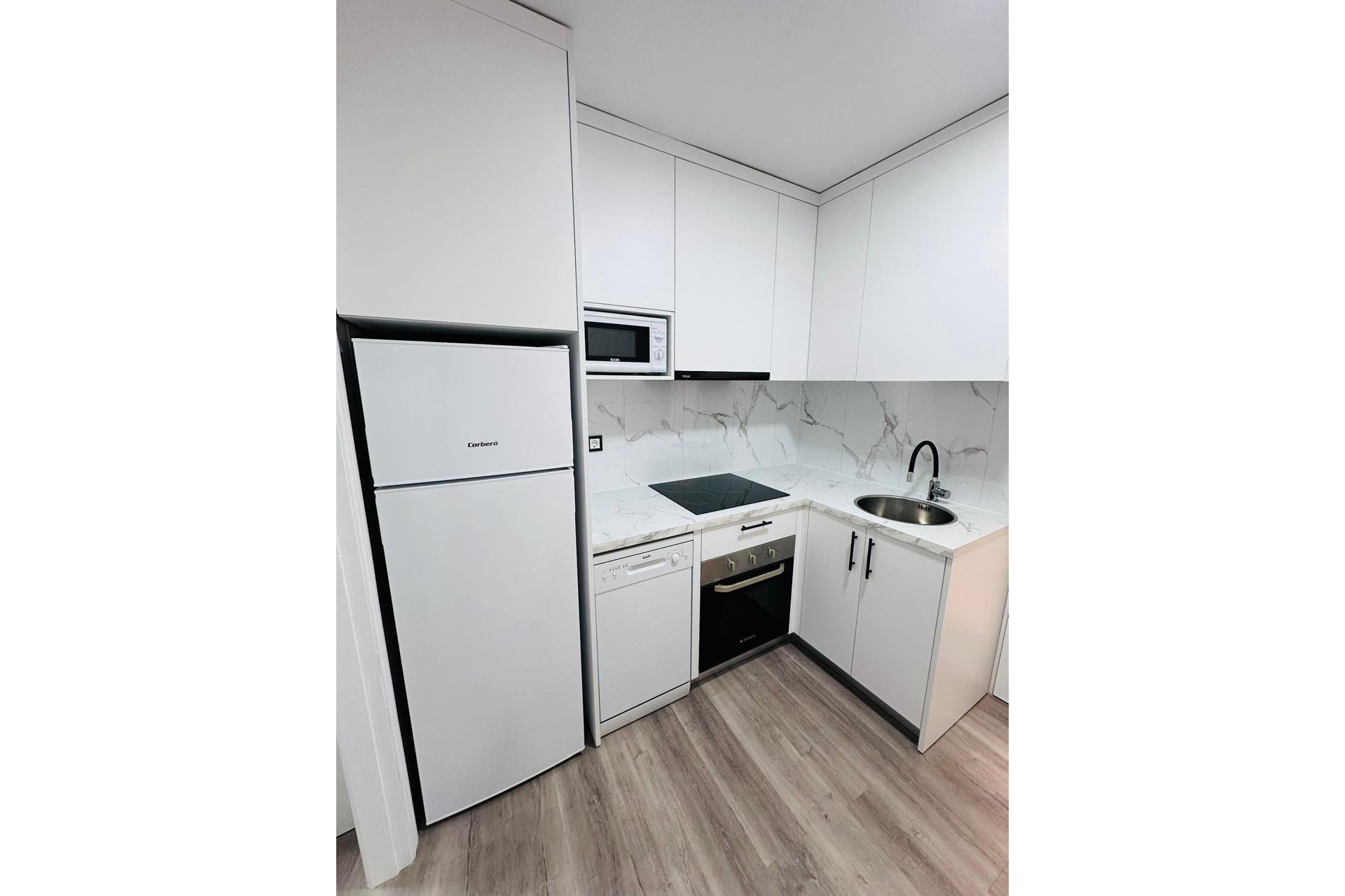 Herverkoop - Appartement -
Torrevieja - Centro - Muelle Pesquero