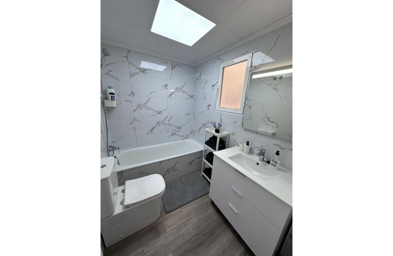 Herverkoop - Appartement -
Torrevieja - Centro - Muelle Pesquero