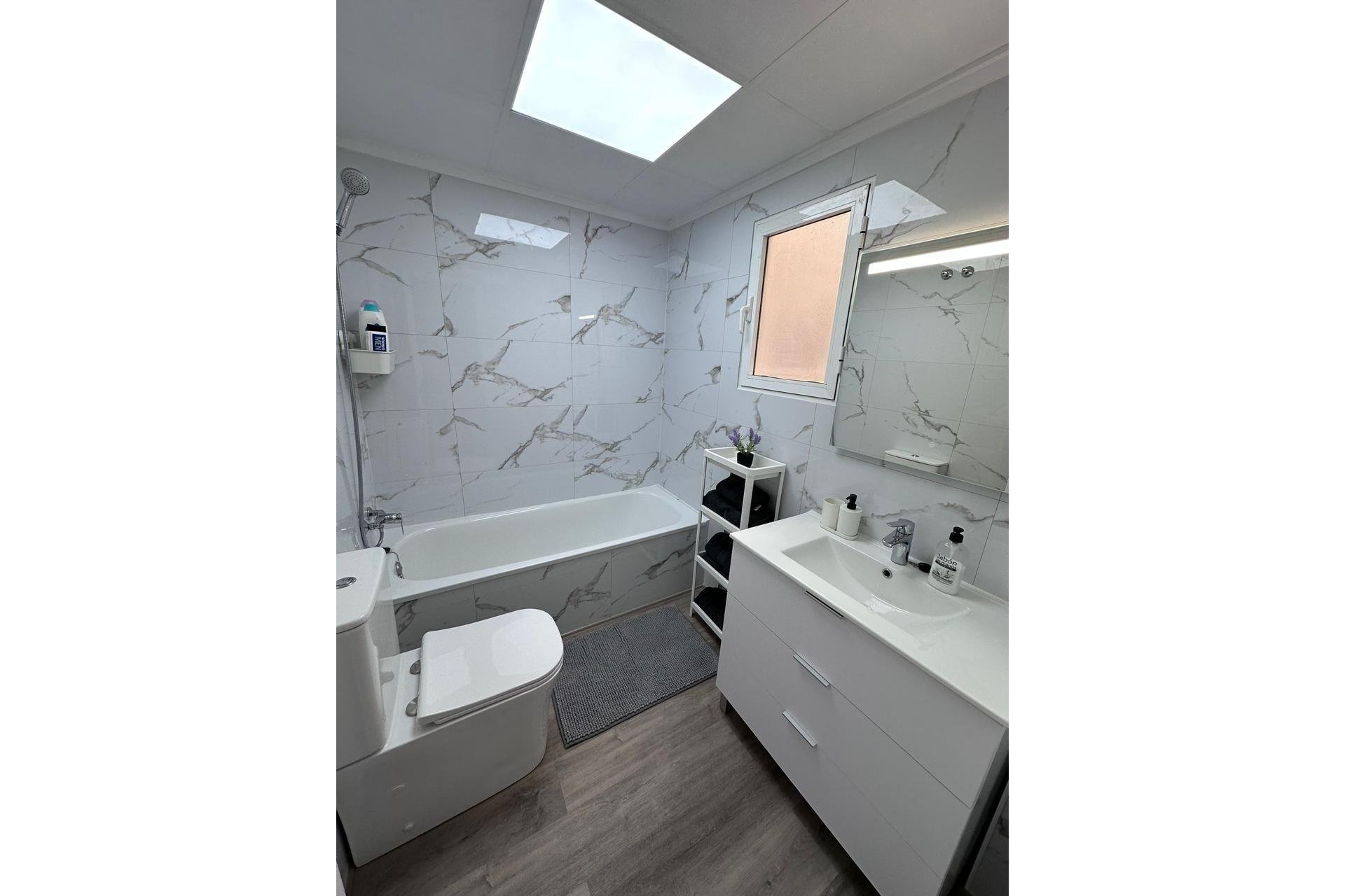 Herverkoop - Appartement -
Torrevieja - Centro - Muelle Pesquero