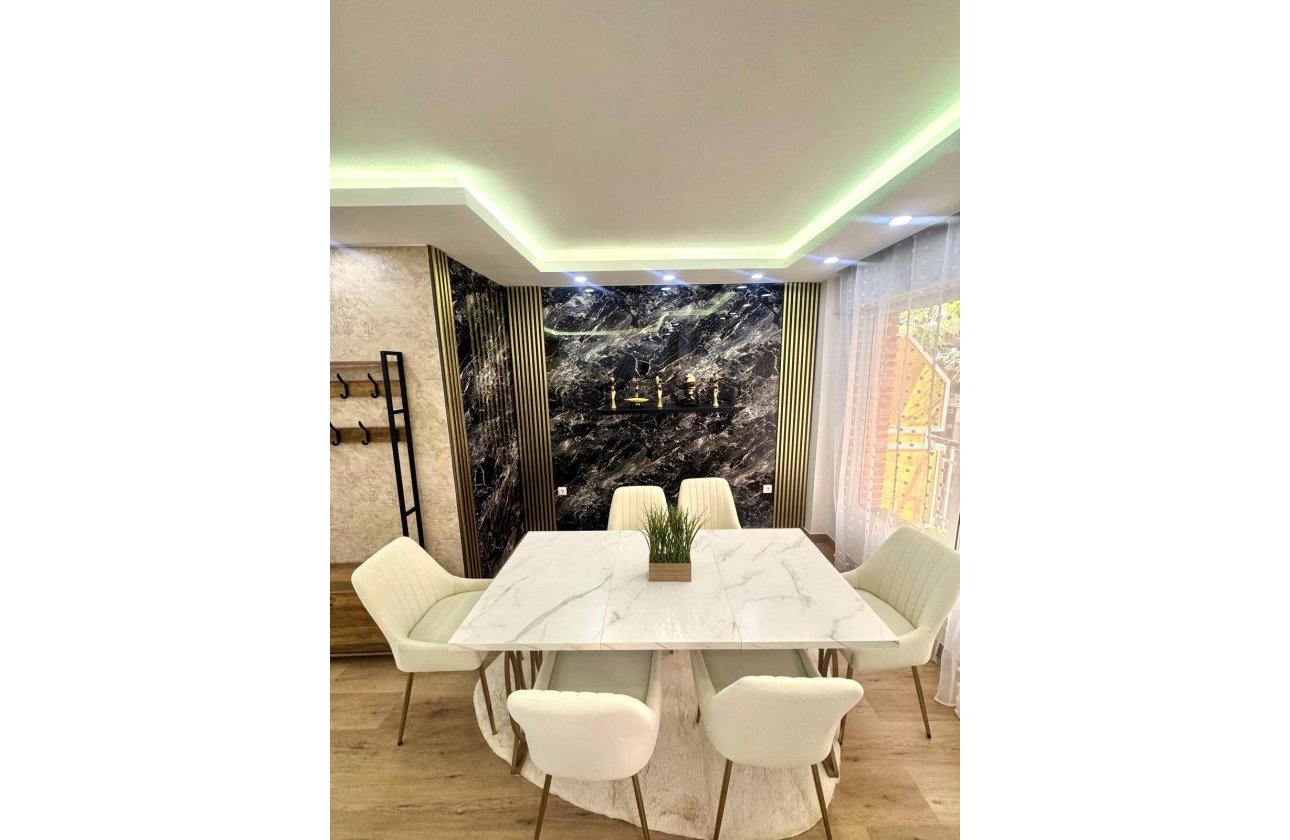 Herverkoop - Appartement -
Torrevieja - Centro - Muelle Pesquero