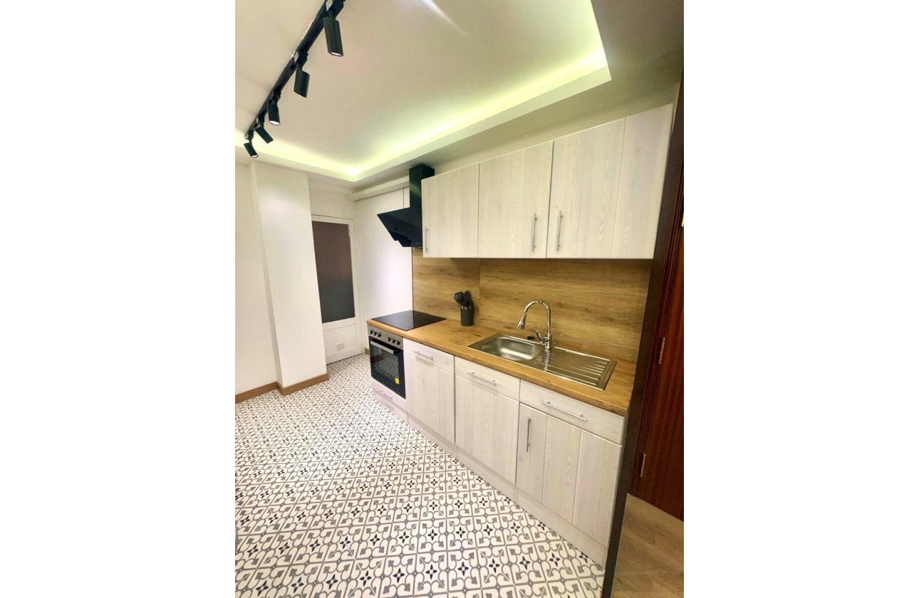 Herverkoop - Appartement -
Torrevieja - Centro - Muelle Pesquero