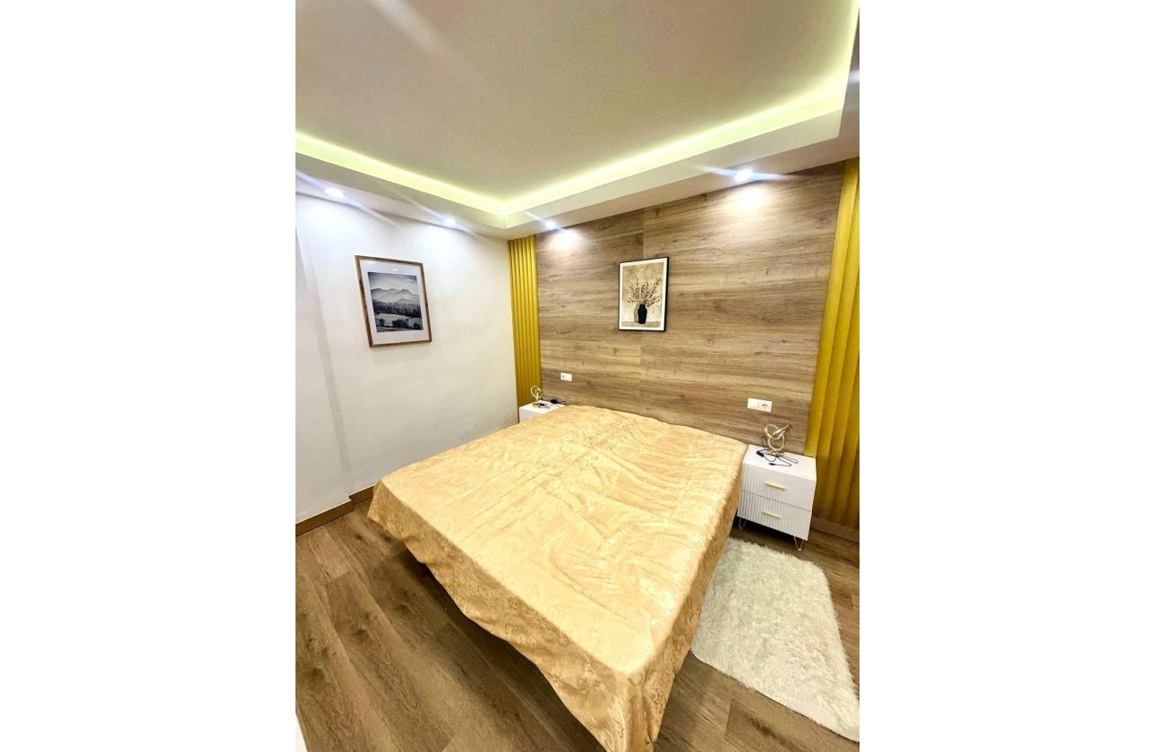 Herverkoop - Appartement -
Torrevieja - Centro - Muelle Pesquero