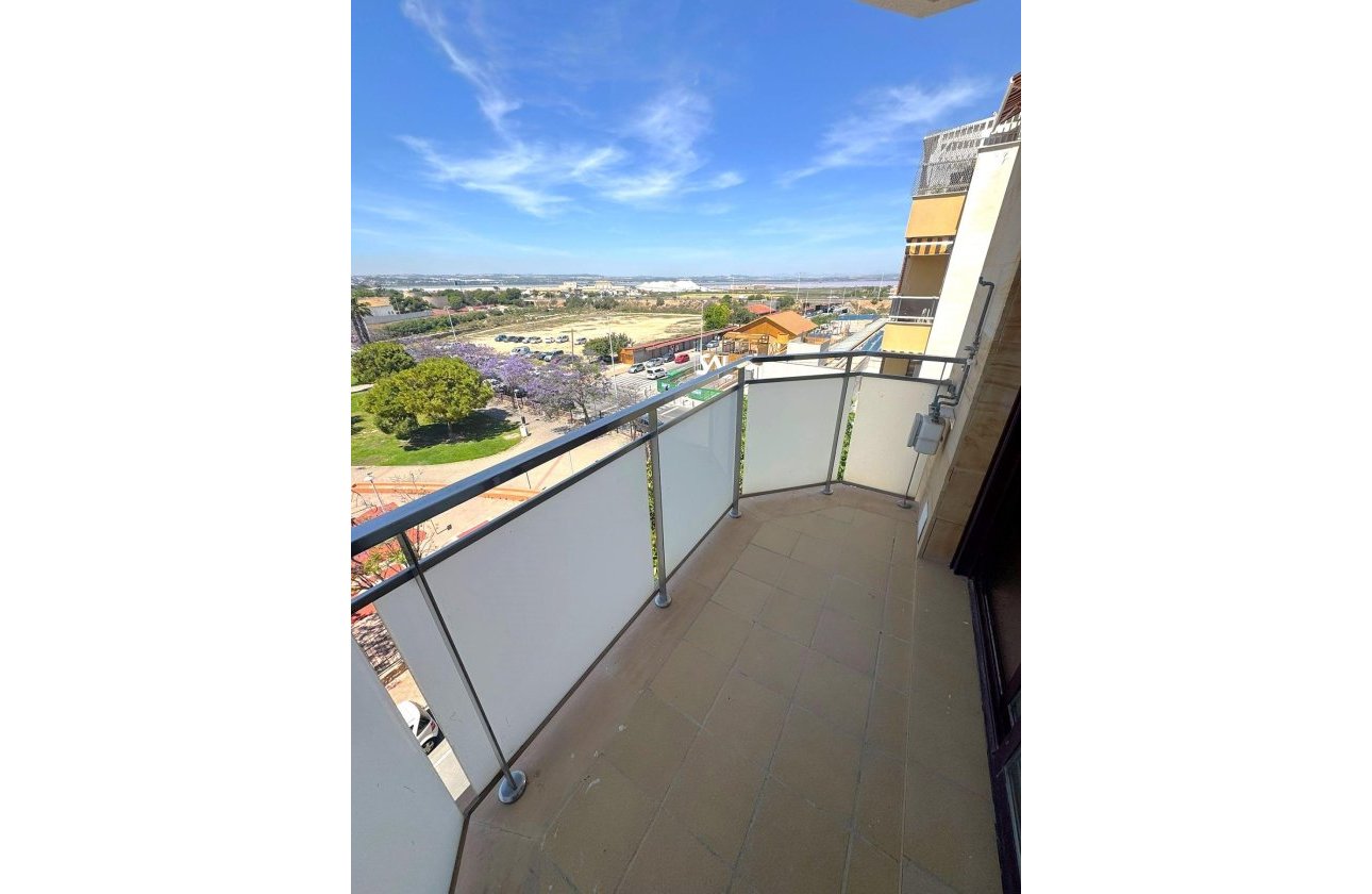 Herverkoop - Appartement -
Torrevieja - Centro - Muelle Pesquero
