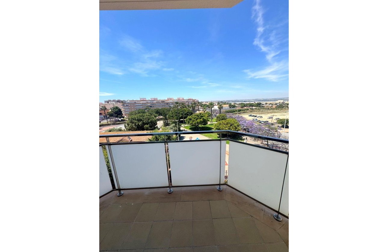 Herverkoop - Appartement -
Torrevieja - Centro - Muelle Pesquero