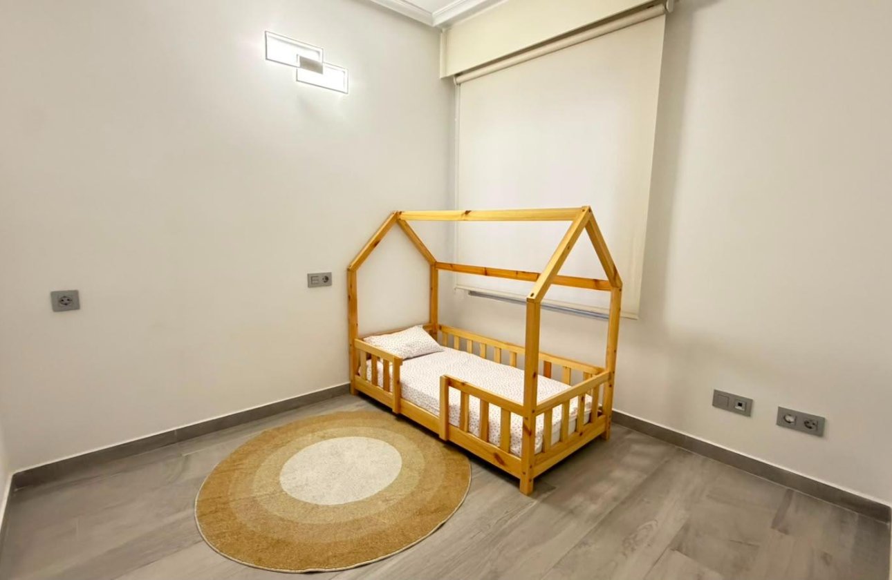 Herverkoop - Appartement -
Torrevieja - Centro - Muelle Pesquero