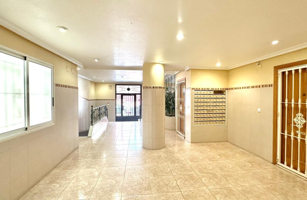 Herverkoop - Appartement -
Torrevieja - Centro