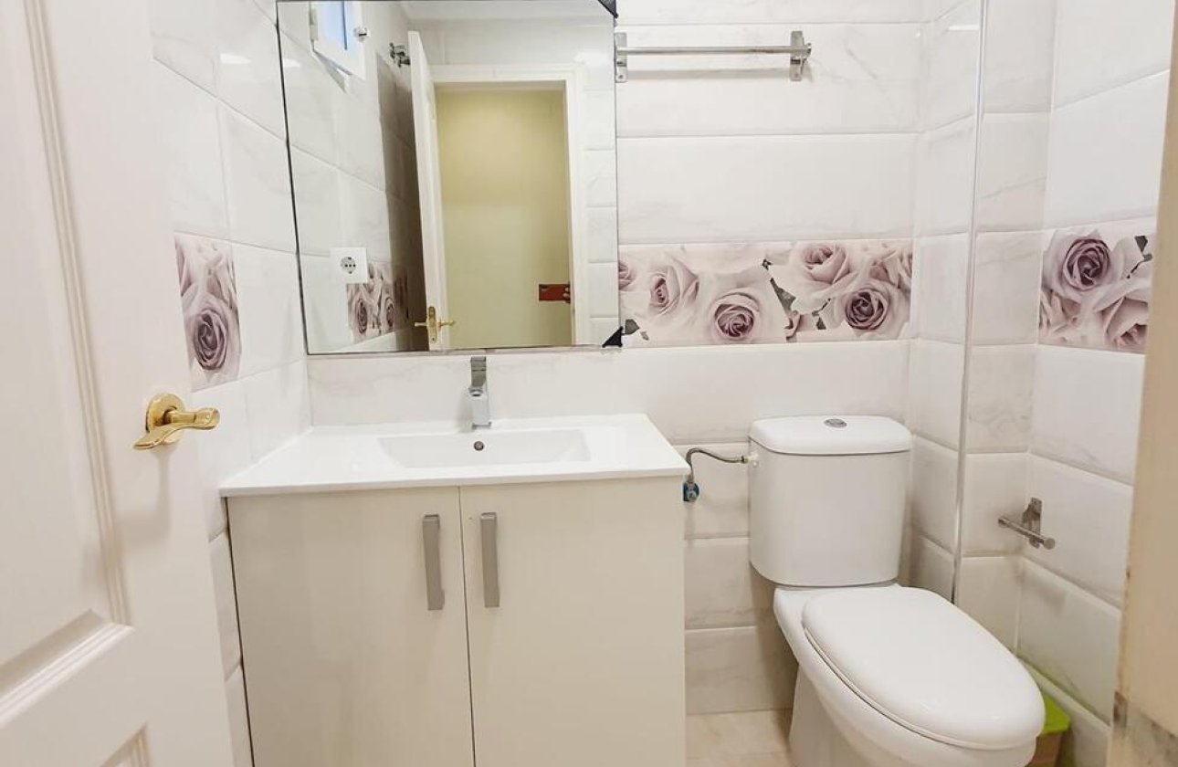 Herverkoop - Appartement -
Torrevieja - Centro