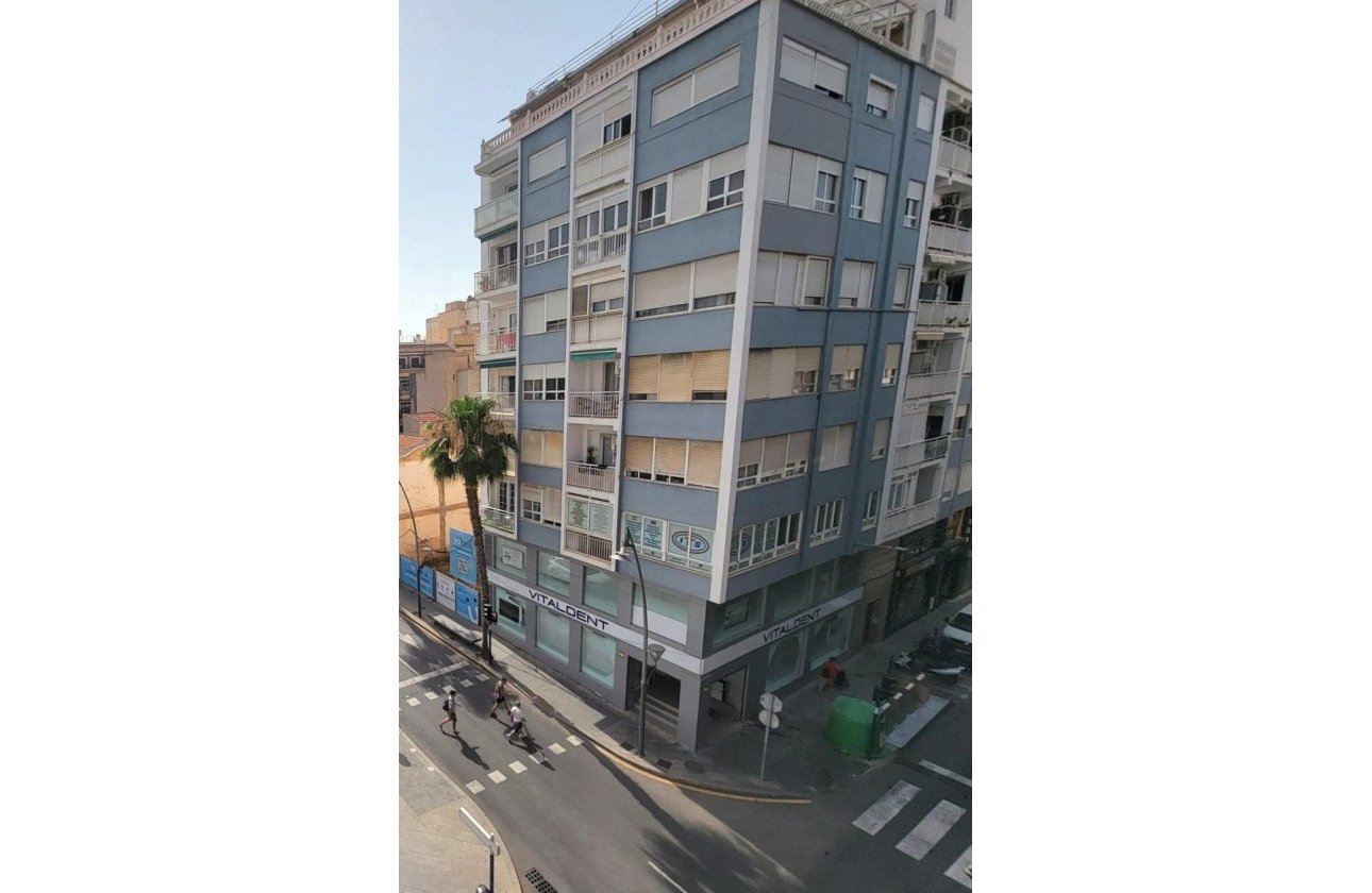 Herverkoop - Appartement -
Torrevieja - Centro