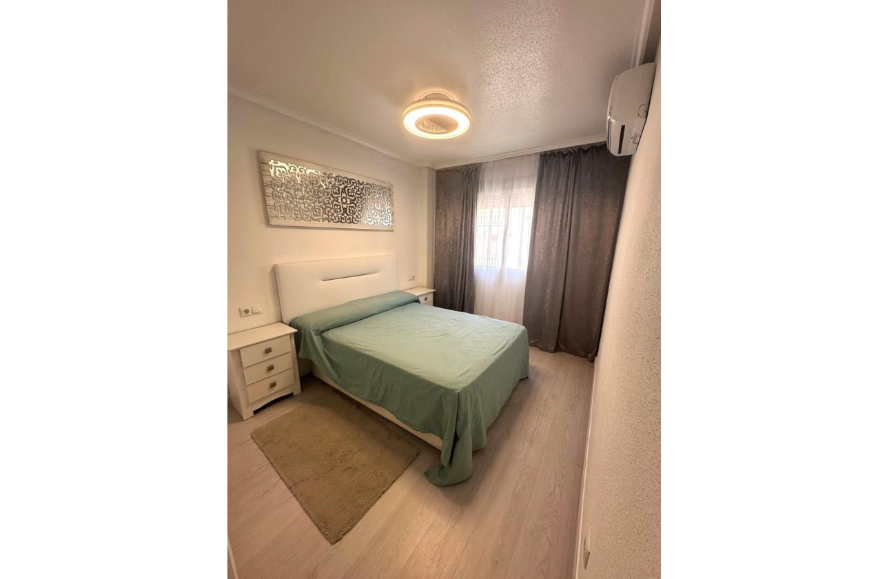 Herverkoop - Appartement -
Torrevieja - Centro