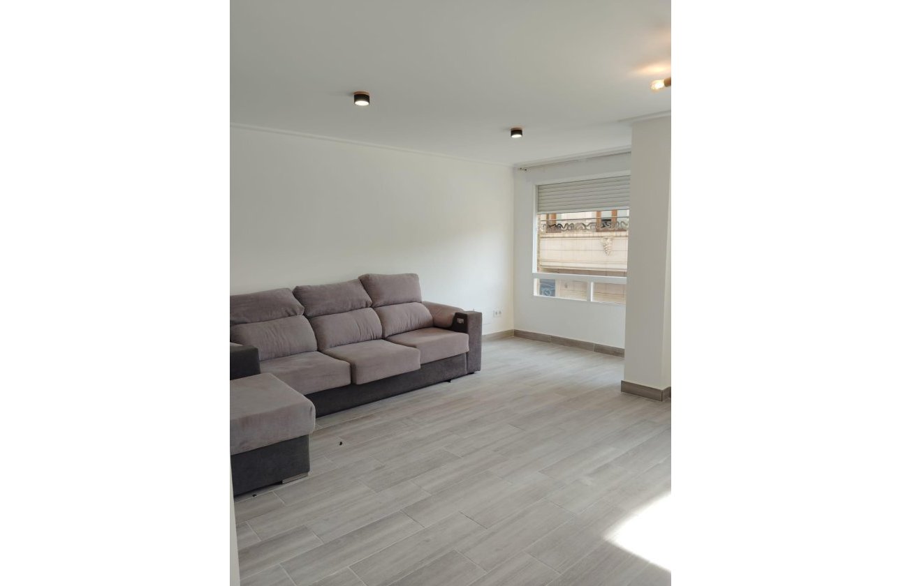 Herverkoop - Appartement -
Torrevieja - Centro