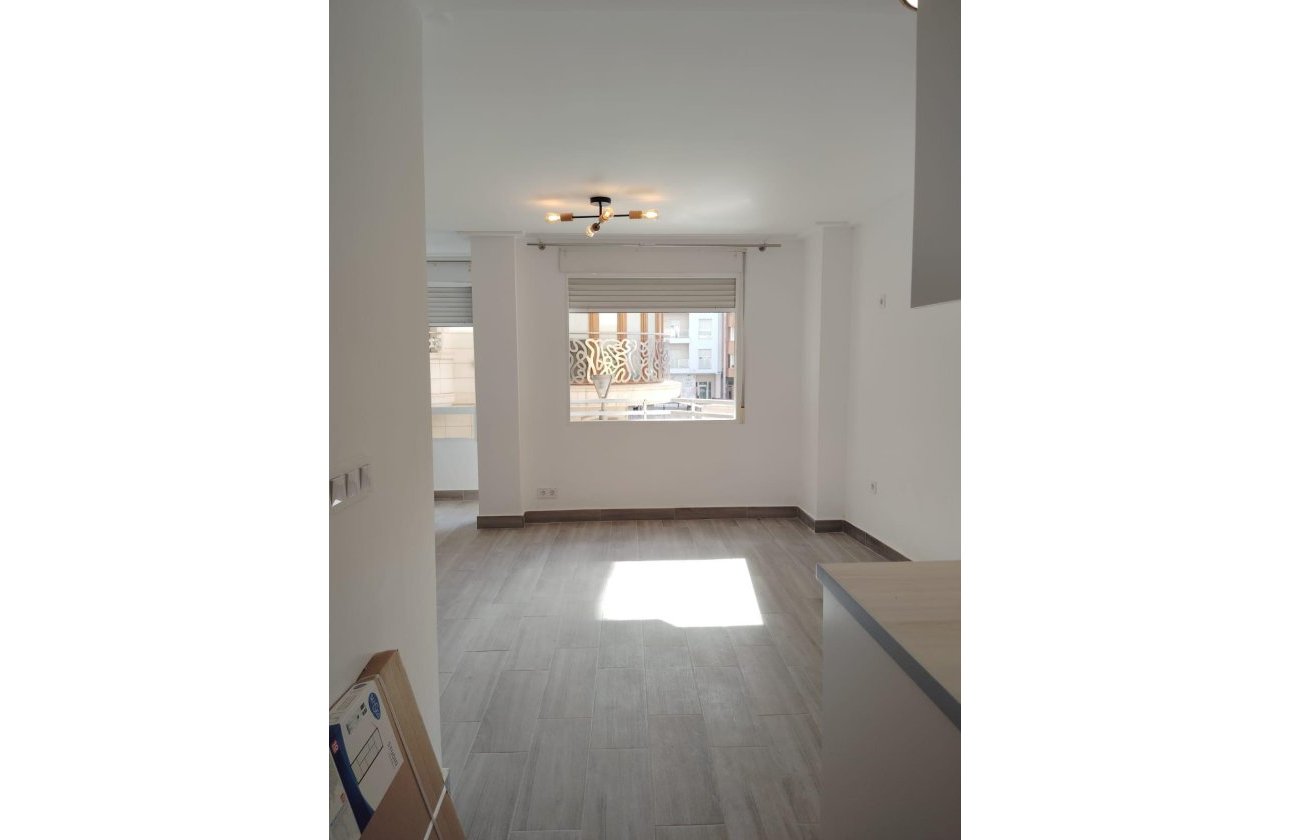 Herverkoop - Appartement -
Torrevieja - Centro