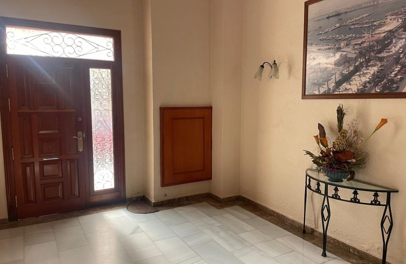 Herverkoop - Appartement -
Torrevieja - Centro