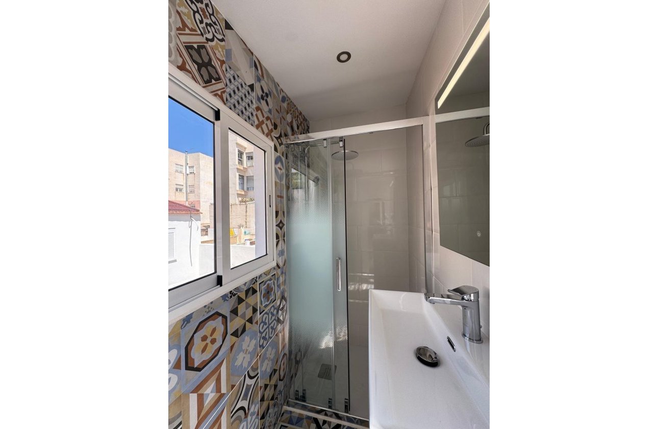 Herverkoop - Appartement -
Torrevieja - Centro